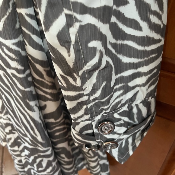 Guess zebra print mid length jacket with tie waist size L like new - Picture 6 of 8